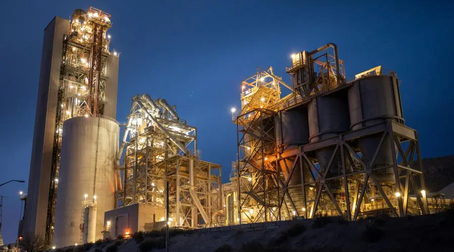Usine ayant besoin d'une génératrice de secours commerciale